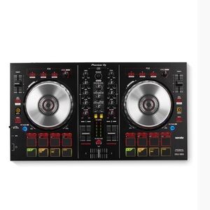 DDJ-SB2
Portable 2-channel controller for Serato DJ Pro